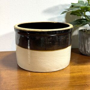 Vintage Stoneware Crock 5 H x 7 W 1/2 Gallon Tan Brown Primitive America Pottery